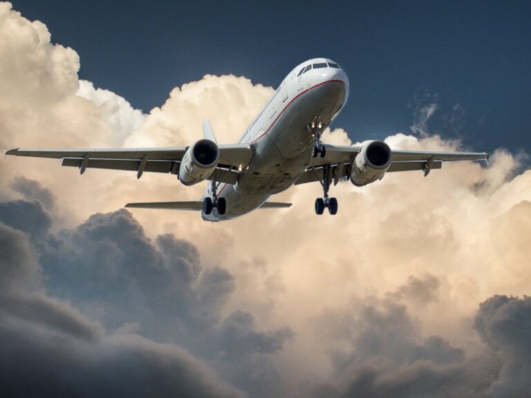 jet cloud landing aircraft